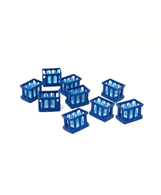 9 cajas de agua azules