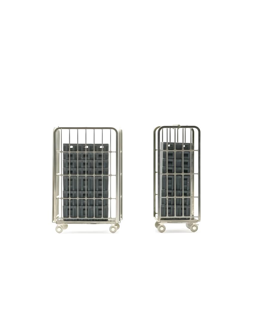 2 chariots à paquets avec bacs à courrier grises